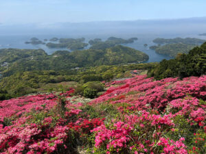 長崎県の西海国立公園の長串山から望む平戸島と北九十九島